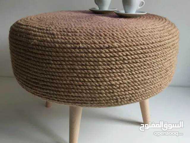 طاولات وسط من الاطارات مع حبل الخيش للحديقة وداخل المنزل ، تصميم بسيط وعصري