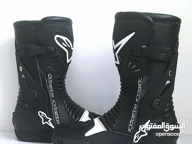 riding motorcycle boots