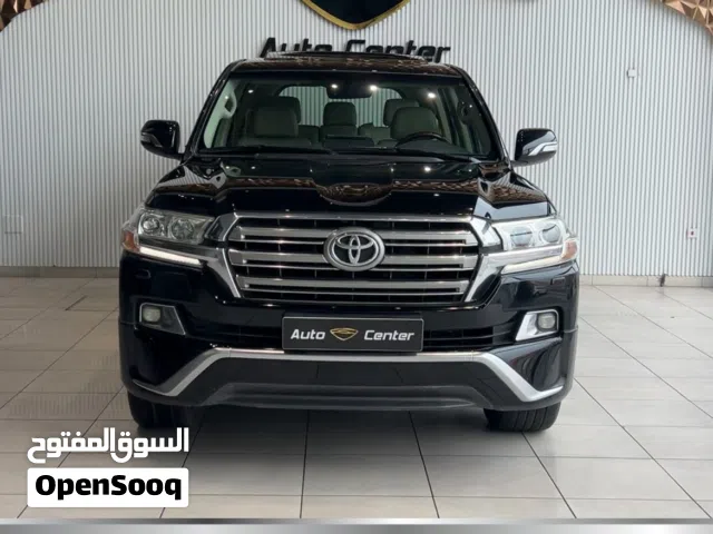 Toyota Land Cruiser GXR V8 2018 Black