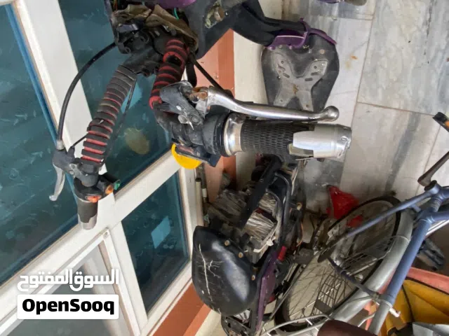 دراجه كهربائيه شحن تايرات شغاله بس تعبانه لان متروكه بطاريات يرادلهن تبديل