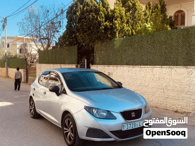 2011 سيات إبيزا Standard