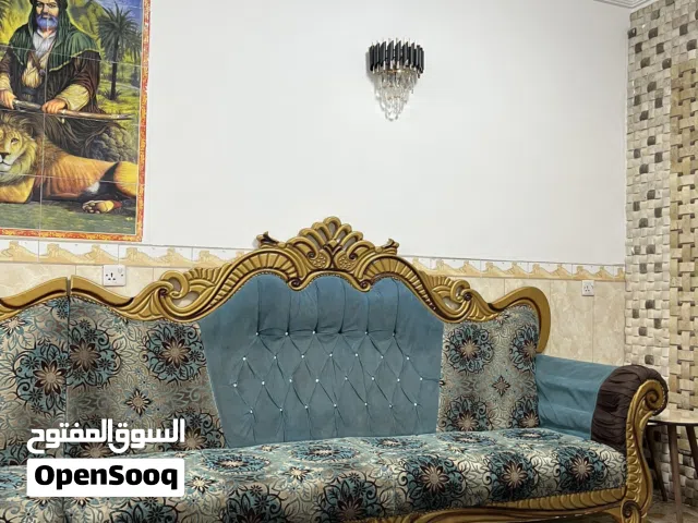 ديوان للبيع نظيف وَ قوي جدًا 16 مقعد وَ ويا تچوات 4 وَ 10 مخدات