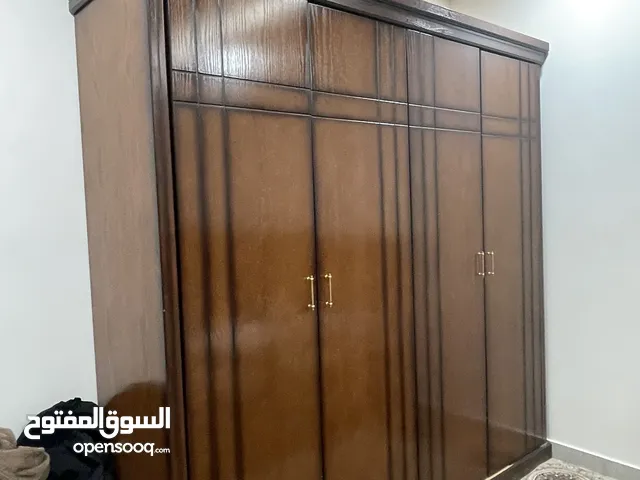 كبت اربع ابواب و ميز تواليت للبيع