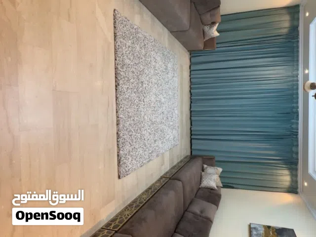 طقم كنب بحالة جيده ل 18 شخص