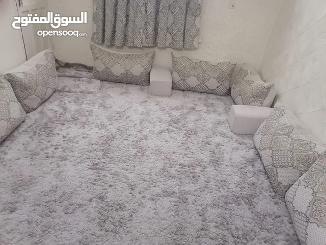 مساند ظهر نظيفة لون رمادي
