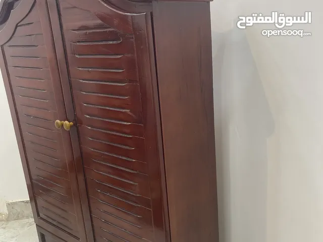 دولاب كنادر كبير للبيع استعمال بسيط