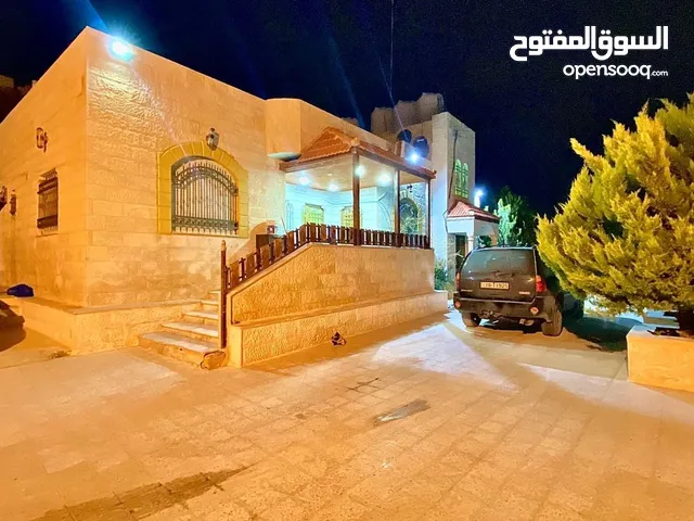 250 m2 More than 6 bedrooms Townhouse for Sale in Zarqa Dahiet Al Madena Al Monawwara