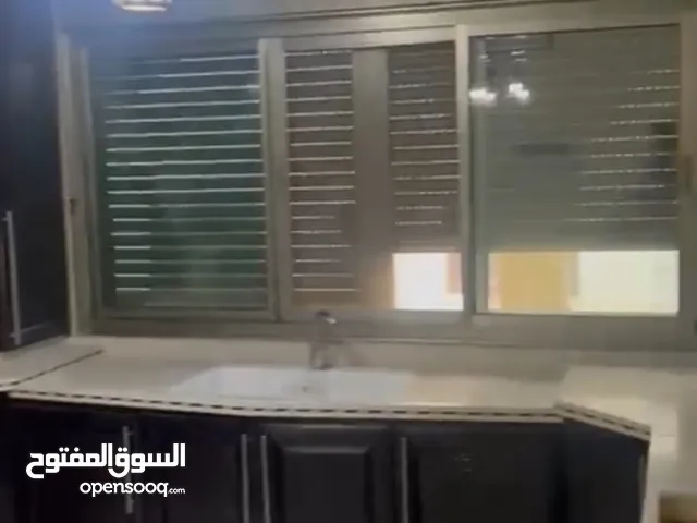 ثلاث غرف نوم غير مفروشة قرب عمارة سفينة