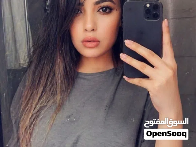 معلمة لغة فرنسية تونسية محترفة