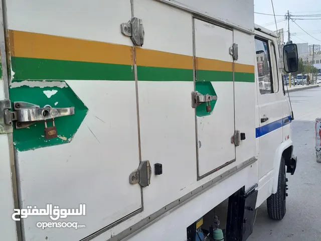 Refrigerator Mercedes Benz 1986 in Zarqa