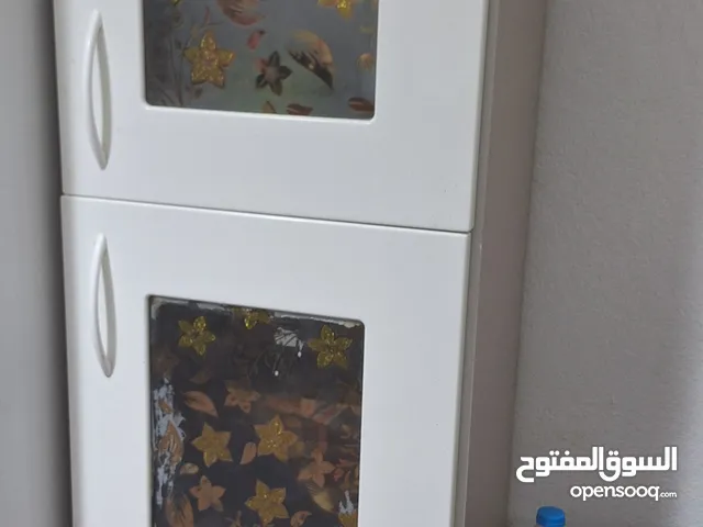 دولاب عمودى ابيض بلذهبي