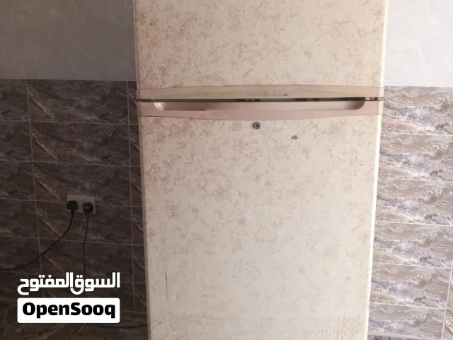 ثلاجه( ال جي) بحالة ممتازة حجم كبير