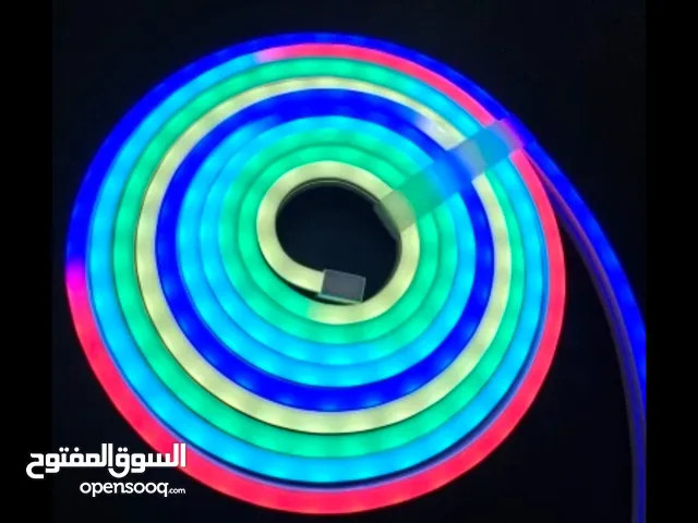 شريط LED بألوان النيون القابله للانحناء والكثير من الإكسسوارات الاخرى الخاصه بمكاتب الجيمينج