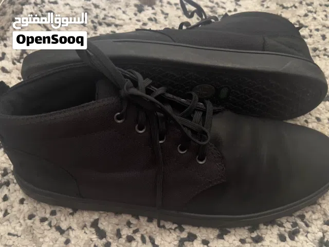 حذاء Timberland رجالي بلون أسود بالكامل (Triple Black)، تصميم ميد كاجوال قياس 45 شبه جديد