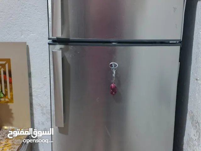 ثلاجه جديده والله ستوه اشتريناها خذيته ب400واريد أبيعها ب300وبيه مجال قليل