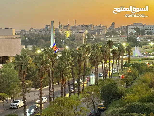 للبيع منزل إطلالة على ساحة الأمويين