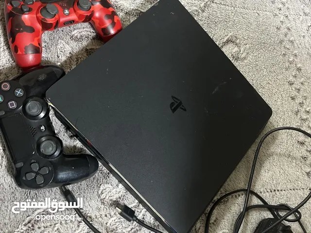 بلاستيشن 4 سلم نظيف مستعمل شهرين +900 قيقا ومافيه اي خرابات وسليم وجهاز واحد وثاني خربان @