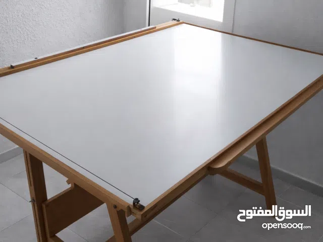 طاولة /مكتب