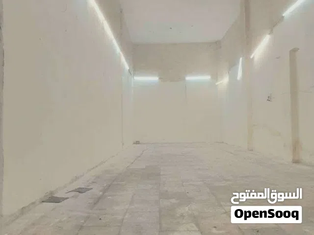 محل تجاري او مستودع  للايجار في المقابلين