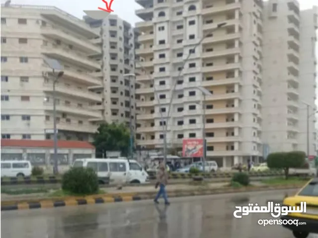 شقتين عالعضم استراد الجامعة خلف جريدة الوحدة