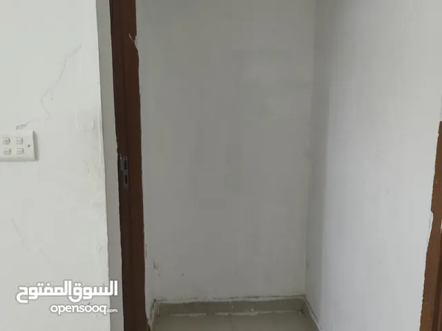 غرفه وحمام بفيلا بالعذيبه قريب من البحر مقابل السلطان