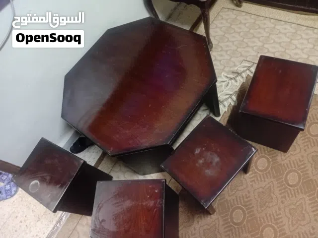 طاولة وسط محتاجات دهان و4 سيرفيس خشب تقيل