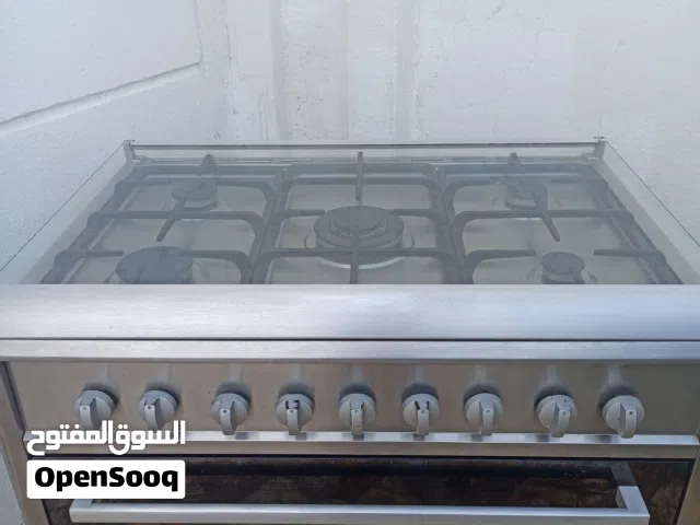 فرن مستعمل ولاكن فعال في كل شيء.