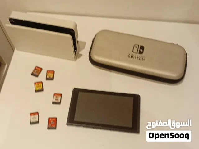 نينتندو سويتش معاها 6 العاب و شنطة بس هي بدون الجارج و بدون ال Joysticks