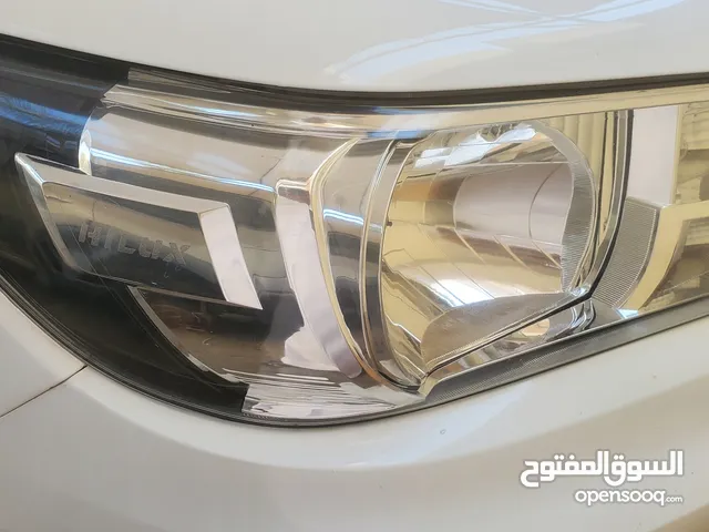 مطلووووب ليت امامي هايلوكس من 2016 لين اخر موديل يمين ويسار