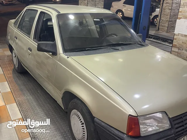 اوبل كاديت موديل 1988