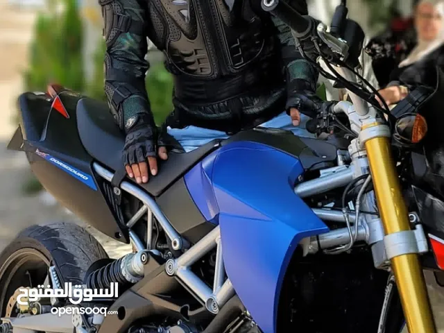 Aprilia DORSODURO سوبر موتو 2016