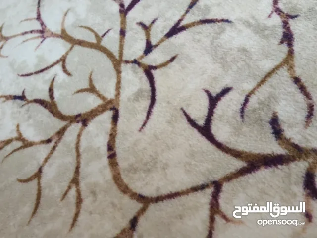 طقم كنب مستعمل بحالة جيدة مع موكيته بسعر 120