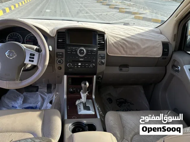 2008 نيسان باثفايندر Standard