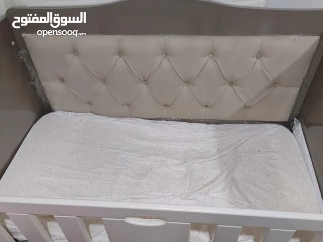 سرير وخزانة اطفال