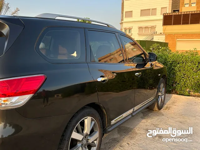 Nissan Pathfinder 2015 in Al Ahmadi