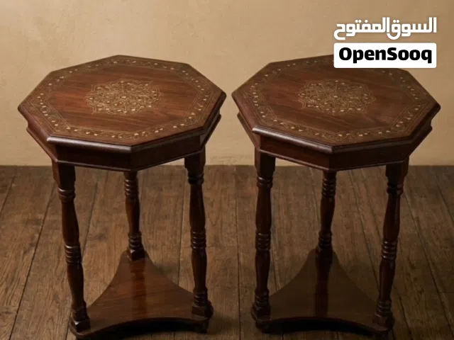 الطاولات الخشبية الكلاسيكية بتصاميم أنيقة تجمع بين الفخامة والبساطة،
