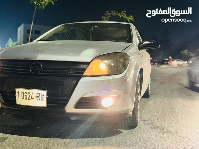 اوبل استرا