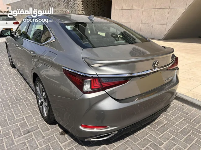 لكزس ES350 موديل 2021 ممشى قليل . للبيع