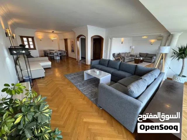 وحدة فندقية ع النيل استلام فوري متشطبه بالكامل والتكيفات عائد سنوي 3 مليون جنية