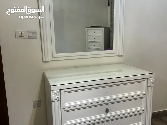 للبيع طقم غرفه نوم أبيض كلاسيكي - مستعمل بحالة ممتازة