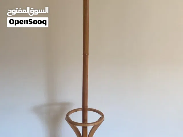 علاقة ملابس خشب