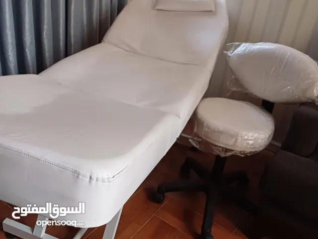 سرير طبي مع كرسي بحالة ممتازة جدا
