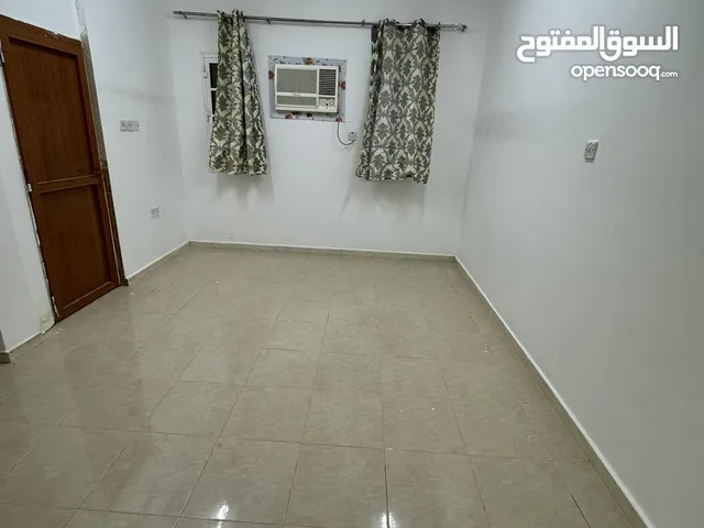 غرفه وصاله وحمام ومطبخ نظامي في العذيبه بجوار مسجد الخليل