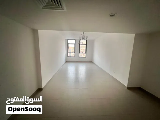 شقة ولا أجمل في موقع مميز بالنعيمية مع باركن فري وغرفة خادمة