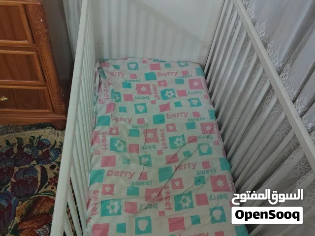 سرير طفل تركي مع مندر