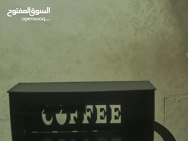كورنر كوفي للبيع استعمال بسيط لون اسود بسعر 12 دينار