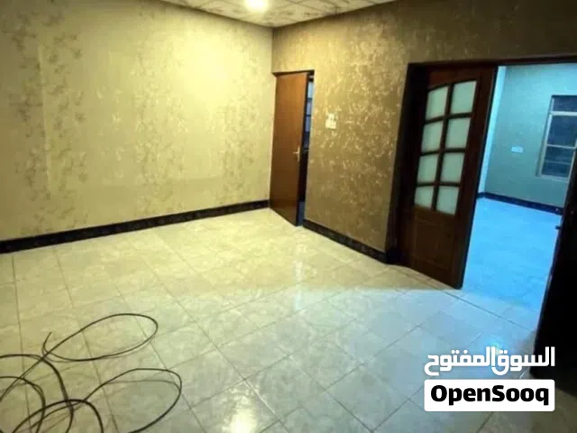 بيت طابقين للايجار في دور الصحه مساحه 200 متر يحتوي ست غرف منام