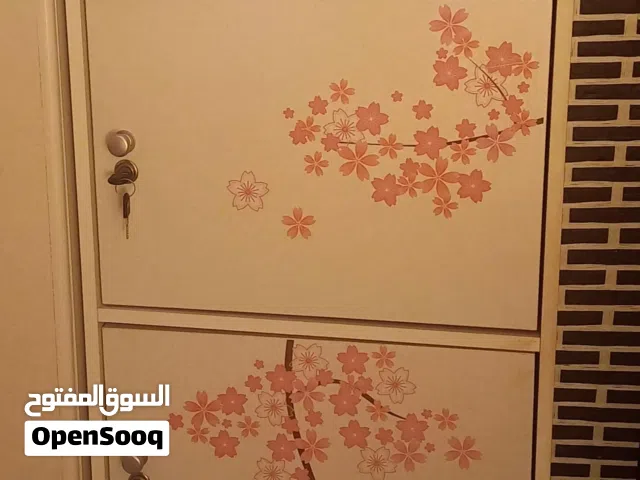 للبيع غرفة نوم بيضاء مستخدمة