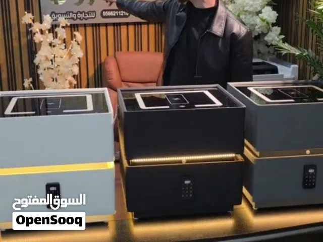 الخزانة الذكية الفاخرة – Vip شحن لاسلكي مدمج – رفاهية بلا أسلاك زجاج مقاوم عالي الجودة مع إضاءة