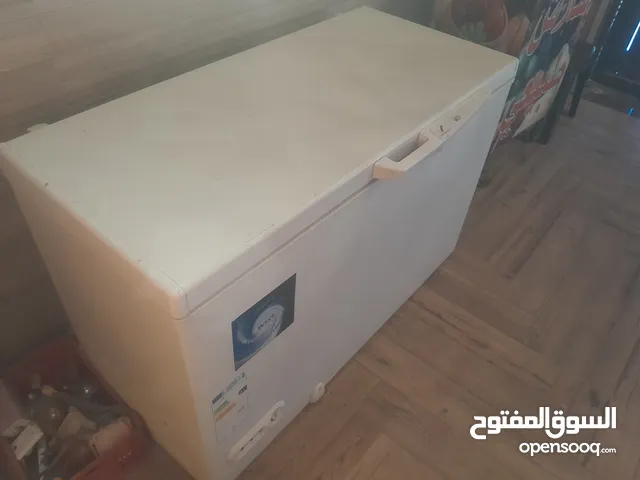 فريزر بطح كبير انفيرتر تركي بحاله ممتازة للبيع في منطقه ماركا الجنوبيه